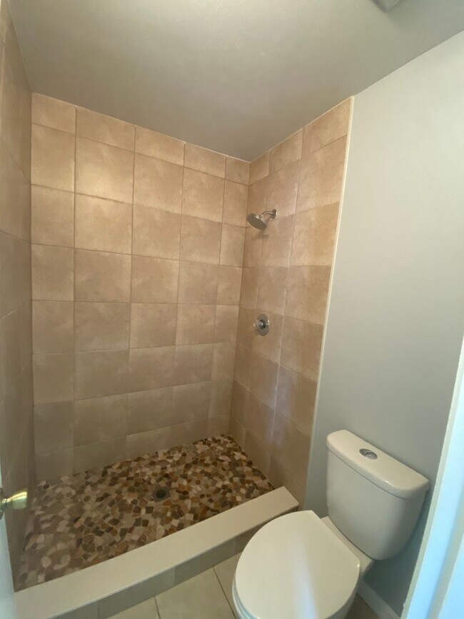 Building Photo - 3/2.5 IN BEACON HILL WITH BRICK FIREPLACE