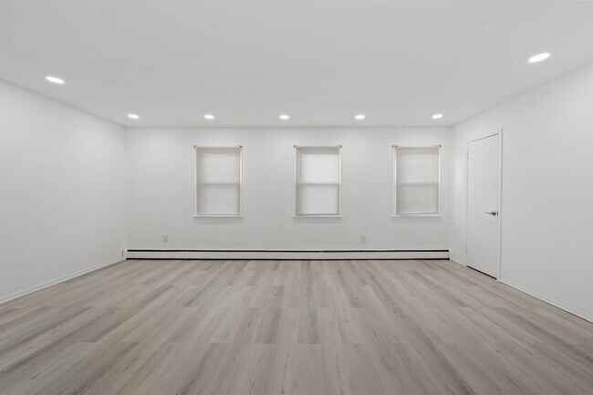 Building Photo - 64 Isabella Ave