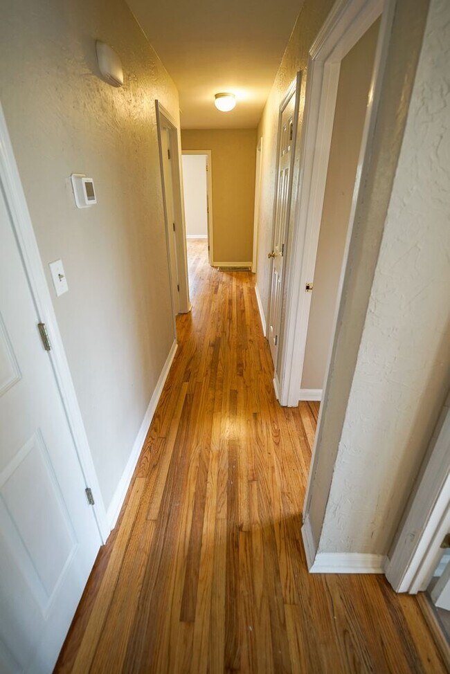 Building Photo - Sublease: Available 7/22/25 Beautiful 4/2 ...