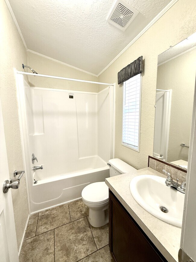 Building Photo - 291 Golden Dr