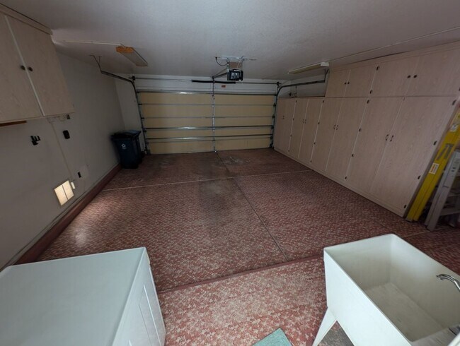 Building Photo - 2504 Sunup Dr