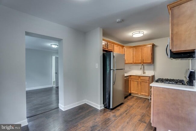 Building Photo - 2212 Arlington Terrace