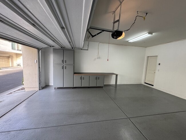 Building Photo - Chandler Luxury Townhome