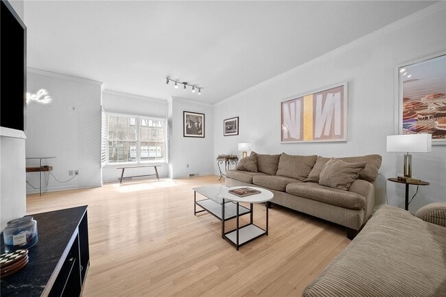 Building Photo - 302 Kingsberry Cir