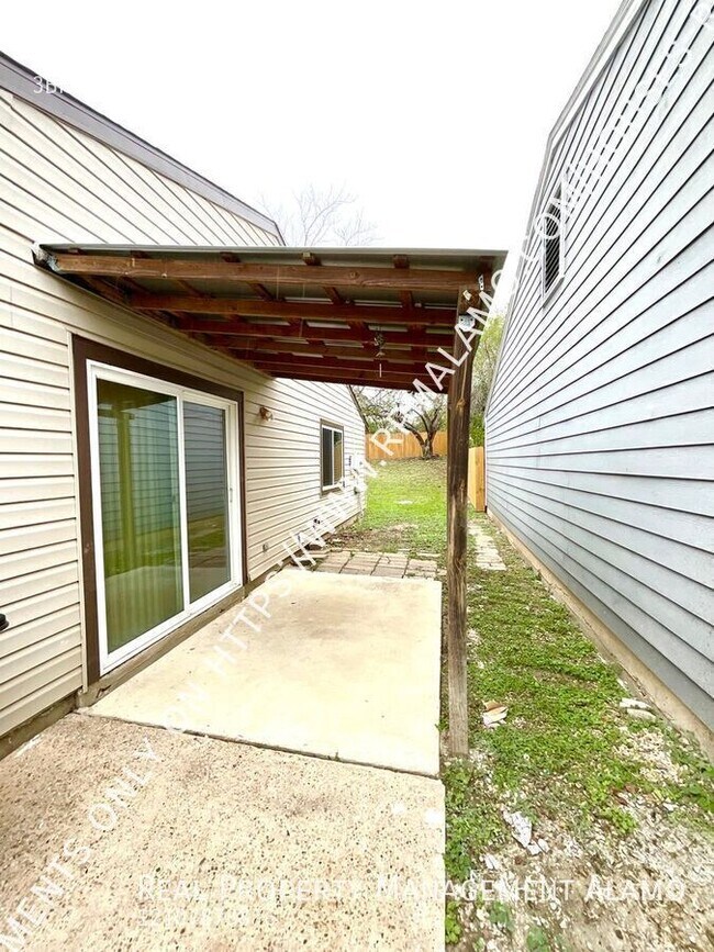 Building Photo - 5523 Rangeland St