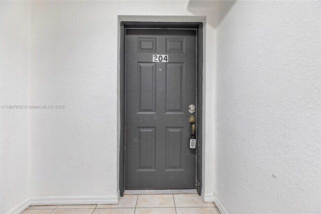 Building Photo - 520 SW 5th St