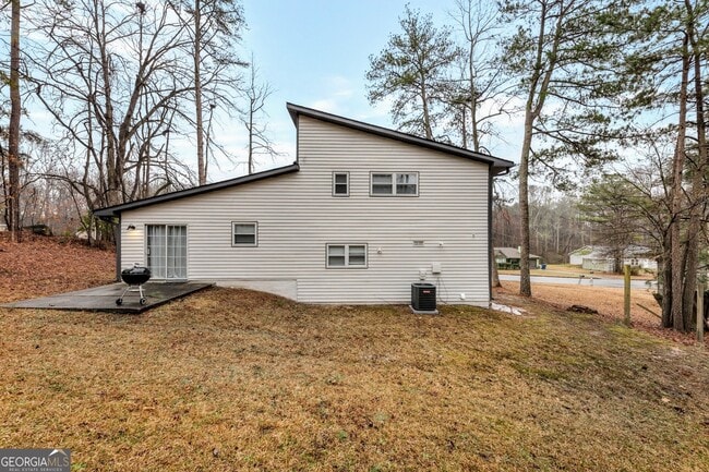 Building Photo - 3715 Clearwater Dr