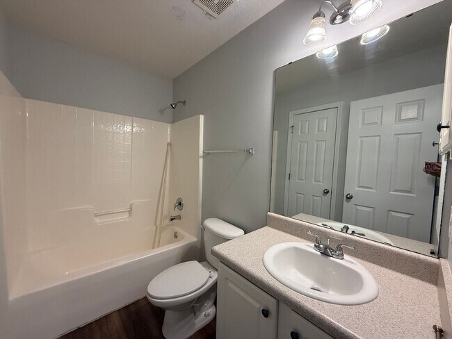 Building Photo - Pensacola - Springfield - 3 bedroom, 2 bathroom