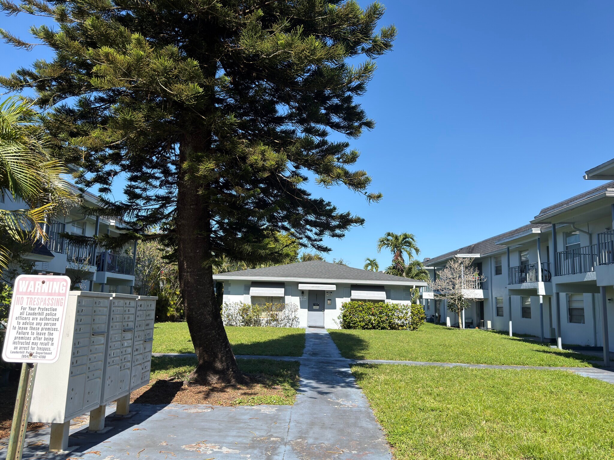 Building Photo - 2220 NW 58th Ter