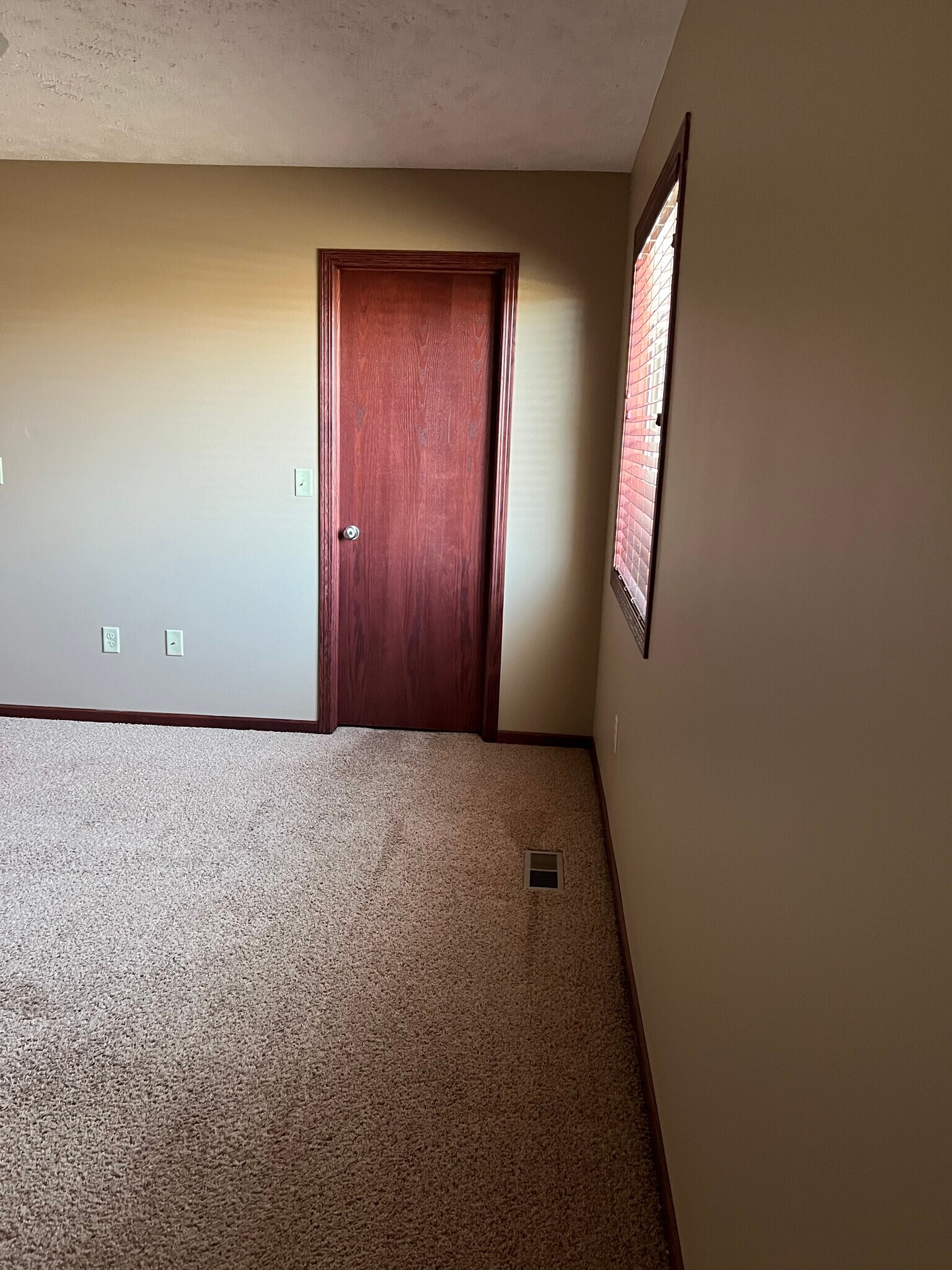 Building Photo - 4831 10th Ave