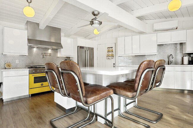 Building Photo - 261 Cordoba Way