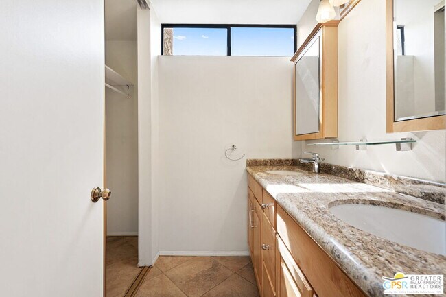 Building Photo - 867 N Calle De Pinos