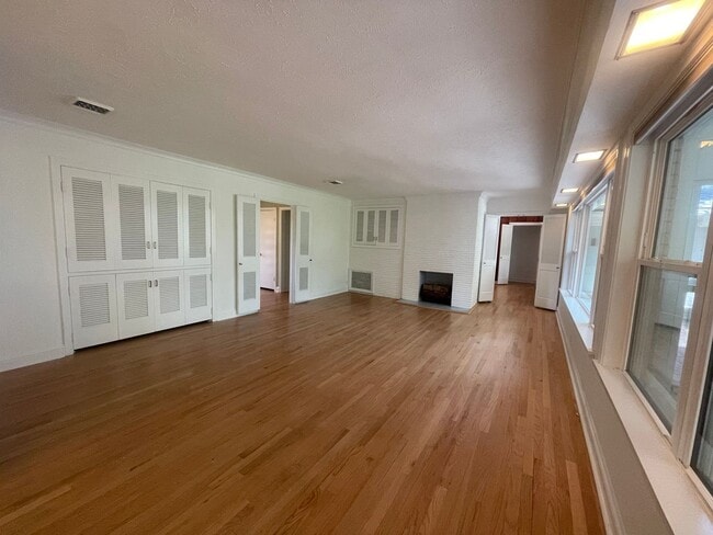 Building Photo - South Highland Beauty! This Is The One To ...