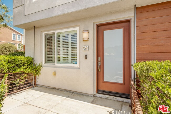 Building Photo - 2581 Arvia St