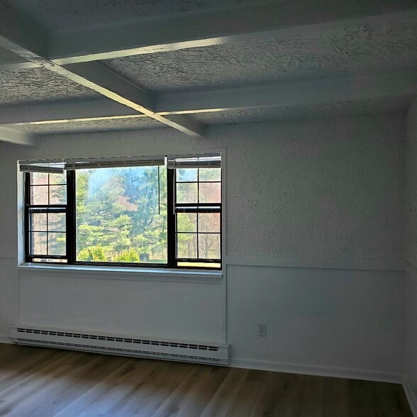 Liovingroom - 49 Spencer Rd