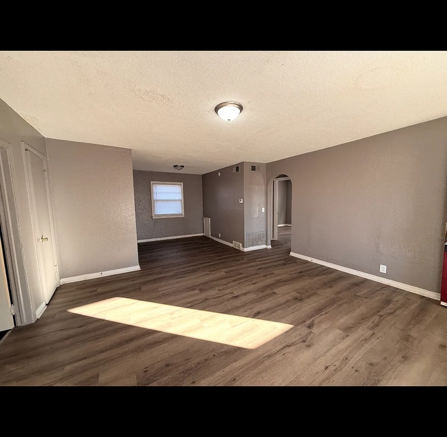 Building Photo - 2332 N Poplar St