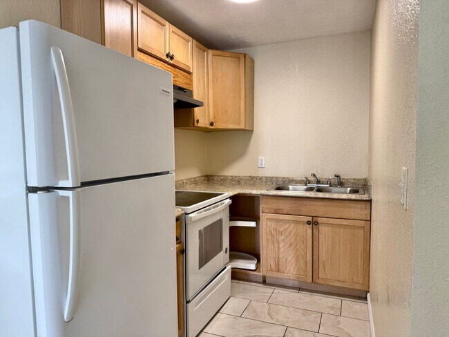 Building Photo - R# 5058-5059-P