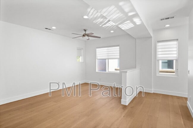 Building Photo - 356 W Weeping Willow Ave