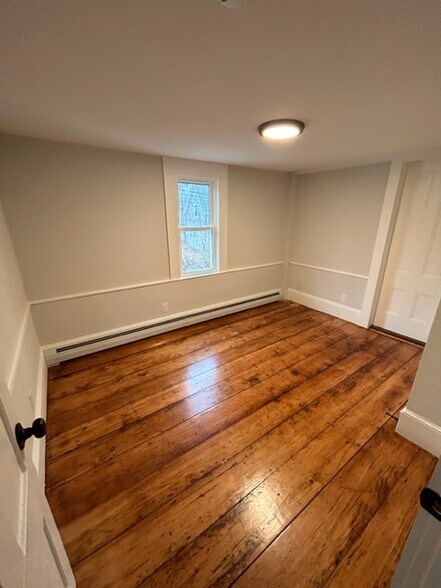 Front bedroom - 73 Essex St