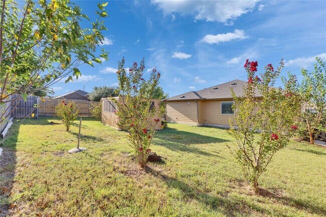 Building Photo - 600 Lakemont Dr