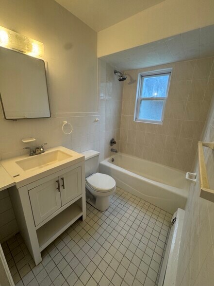Building Photo - 18 Breglia St