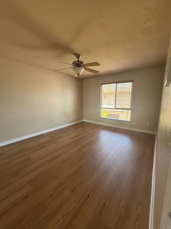 Building Photo - Charming 2 Bedroom, 1 Bathroom Apartment in a Convenient Location