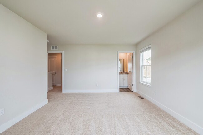 Building Photo - 121 Nootka Wy
