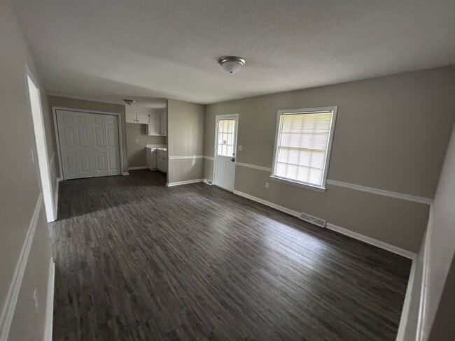 Building Photo - 3 bedroom, two bath home for rent