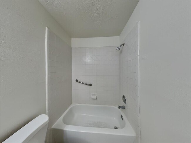Building Photo - 10719 Scenic Dr