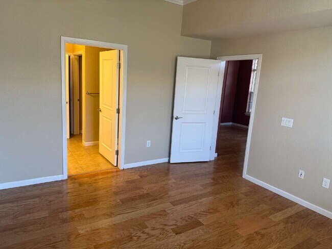 Building Photo - "2-Bed, 2-Bath Condo in The Vallagio – Your Perfect Retreat!"