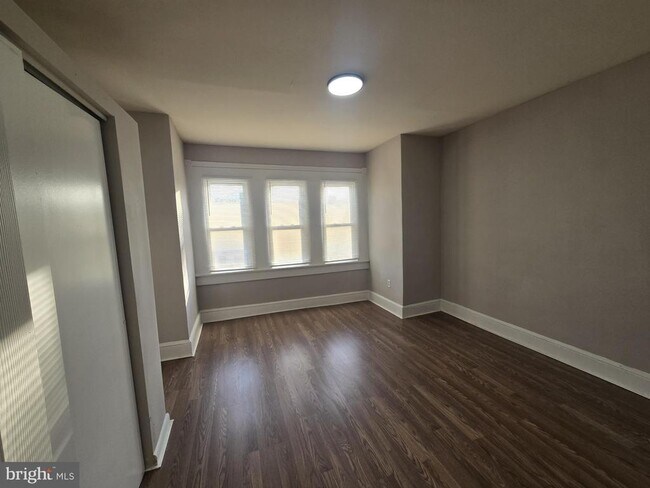 Building Photo - 2036 S 65th St