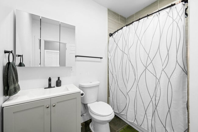 Building Photo - 906 Villa Ave