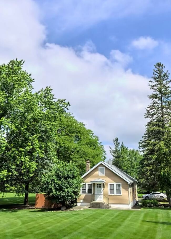 Primary Photo - 2414 Maple Ave
