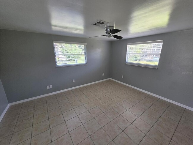 Building Photo - 425 S Venice Blvd