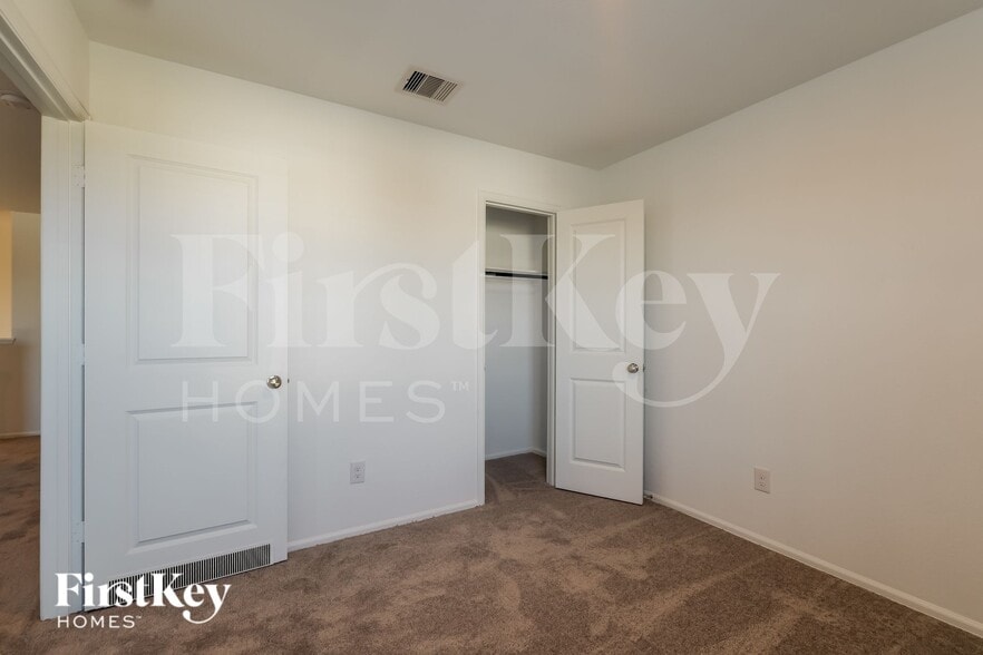 Building Photo - 437 Maple Bnd Ln