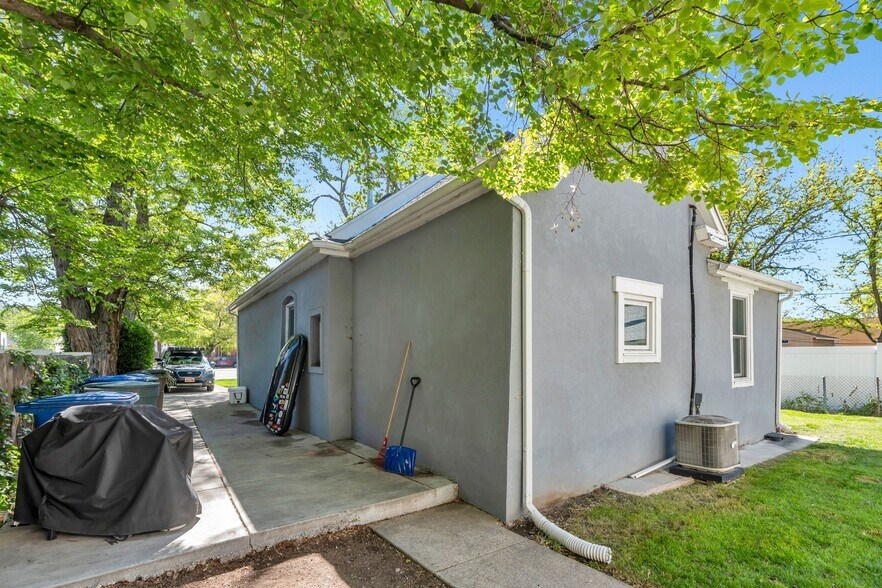 Building Photo - 854 S 700 E