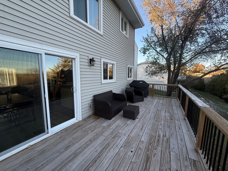 Building Photo - 2305 S 165th St