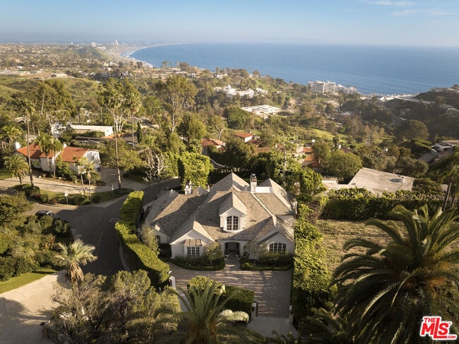 Building Photo - 541 Paseo Miramar