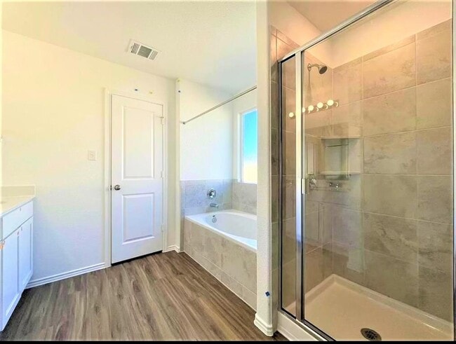 Building Photo - 1007 Wolseley Cv