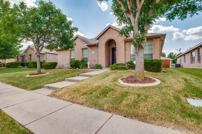 Building Photo - 805 Canyon Pl