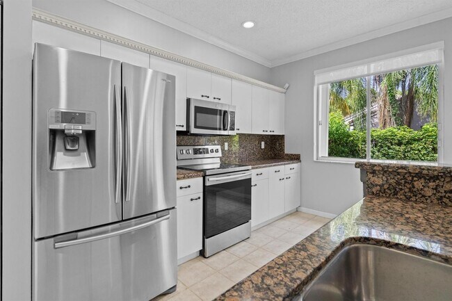 Building Photo - 4319 Greenbriar Ln