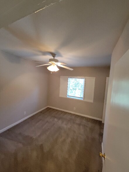 Building Photo - 88 Angie Dr
