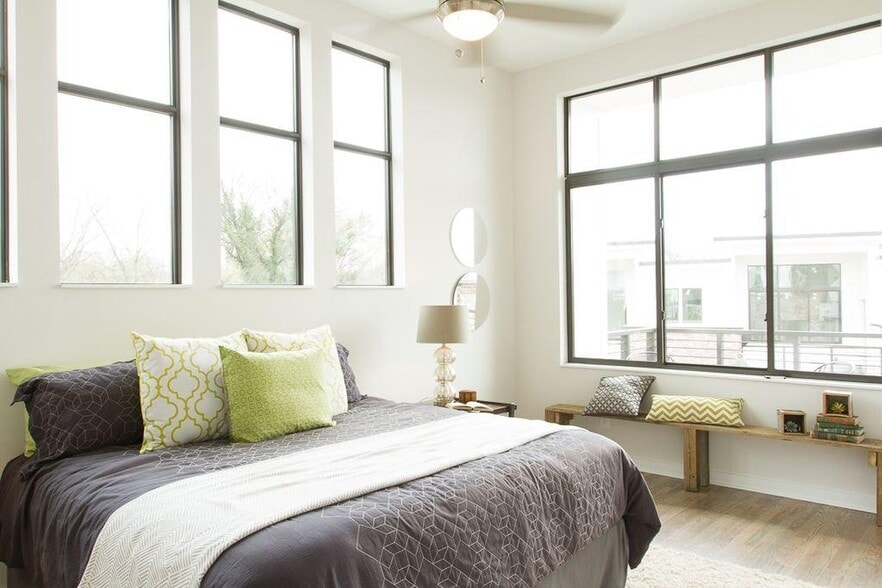 Building Photo - 1035 Chester Ave