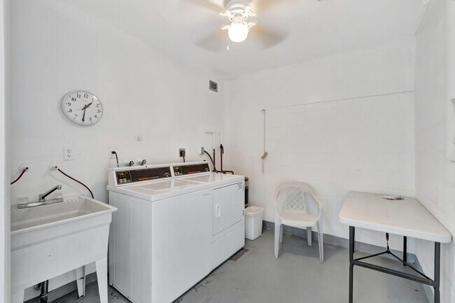 Building Photo - 2871 N Ocean Blvd