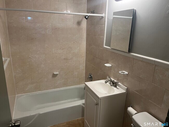 Building Photo - 32 Cook Ave