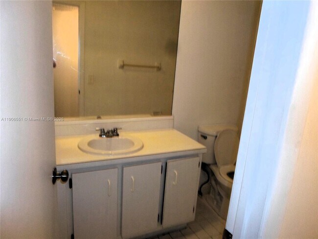 Building Photo - 20760 NE 4th Ct