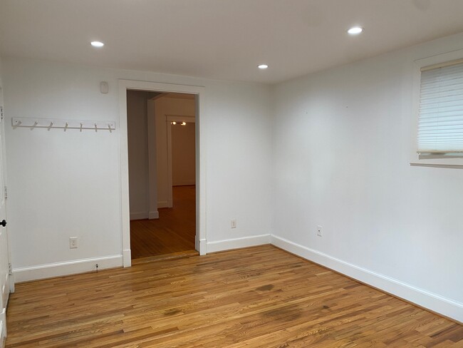 Entertainment Room - 4809 Calvert Rd