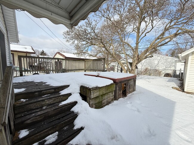 Building Photo - 404 E Bird-Charming single family home for rent in Vandercook Lake