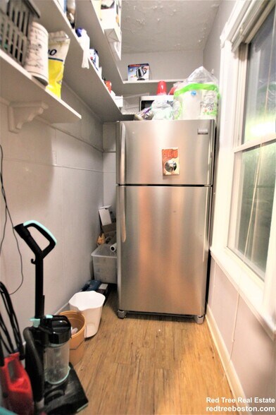 Building Photo - 8 Sunset St