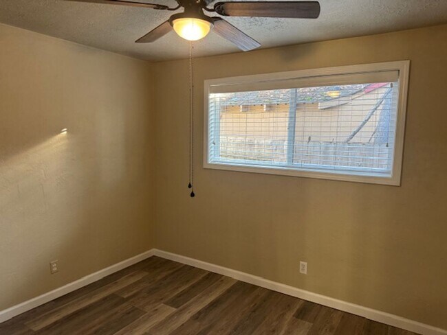 Building Photo - 524-526 MARIE